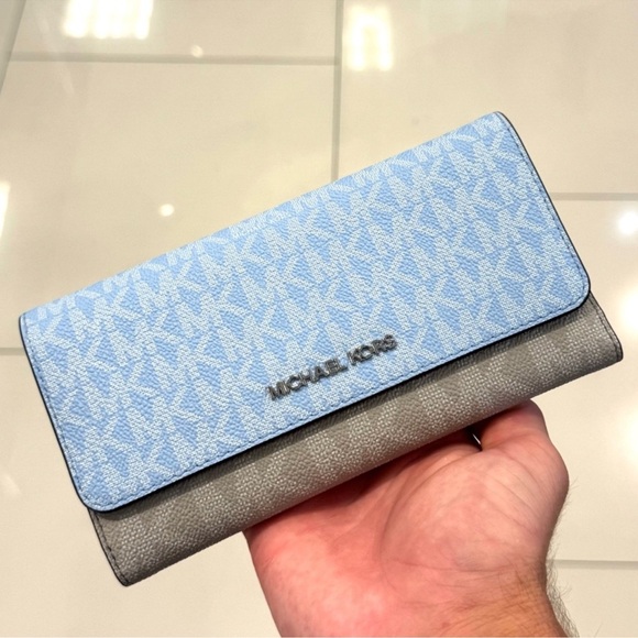 Michael Kors Large Jet Set Travel Trifold Wallet Light Sky Blue - Picture 1 of 6